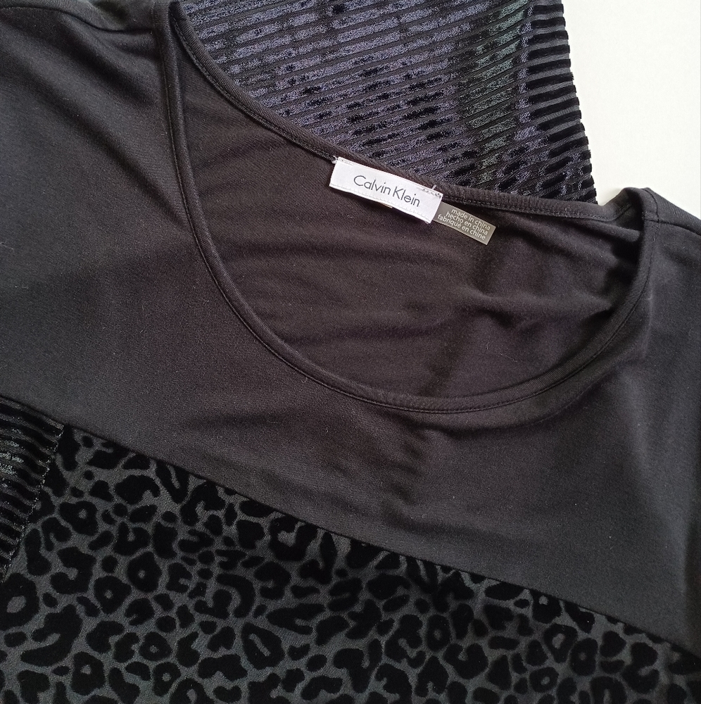 Velvety Print Sleeveless Top